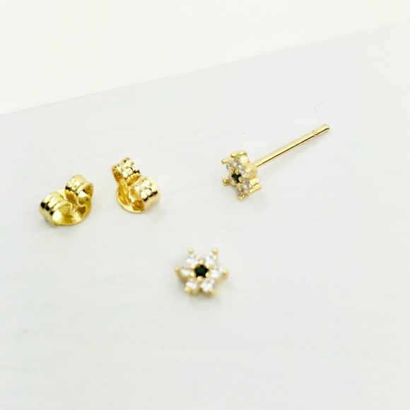 Flower Stud in Gold/Black CZ 925 - Picture 6 of 8